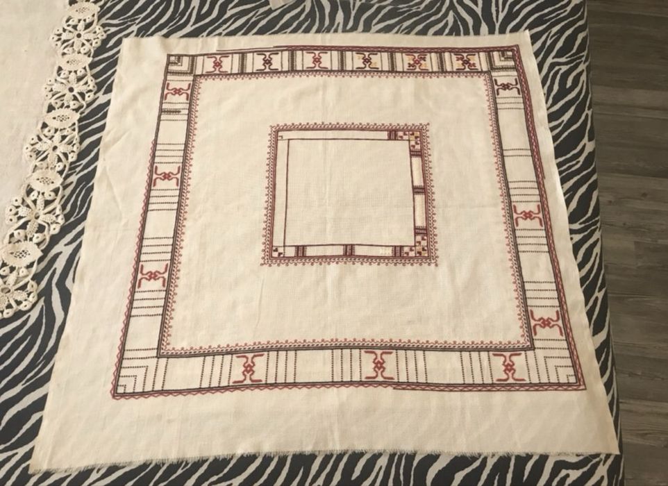 10 броя чисто нови чорапки + подарък; покривки