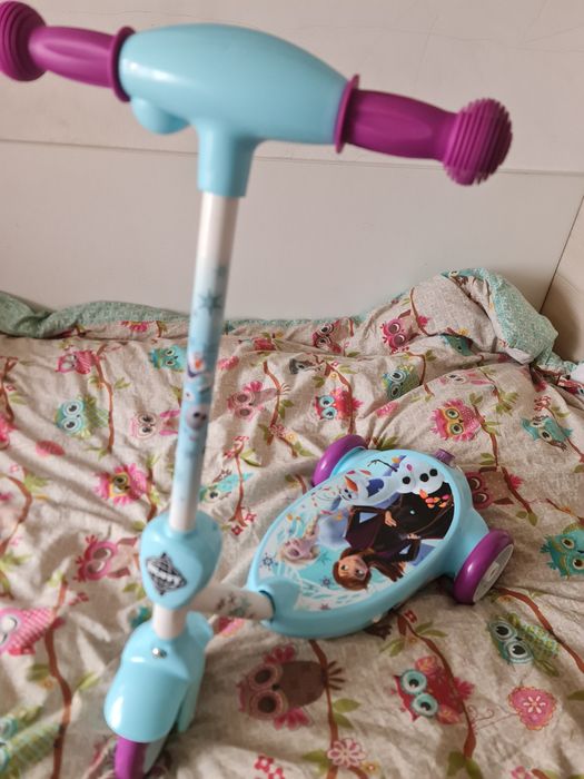 Trotineta electrica frozen pt copii