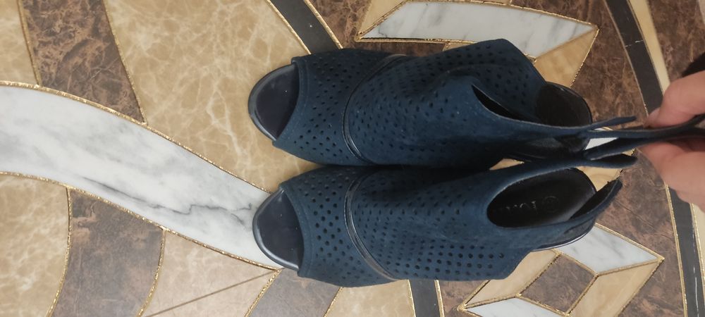 Темно синие, высокие,туфли