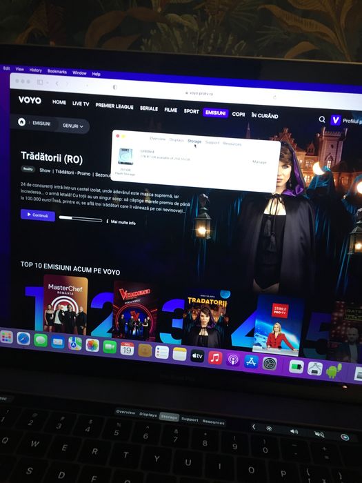 Macbook Pro 15 Inch Touchbar 16gb ram 256gb ssd i7 Amd radeon video