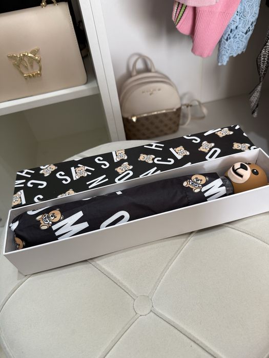 Оригинален чадър Moschino