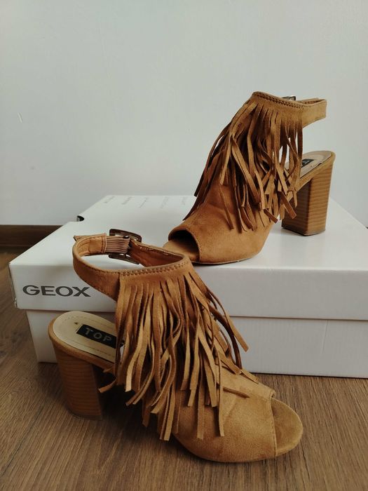 Елегантни дамски сандали