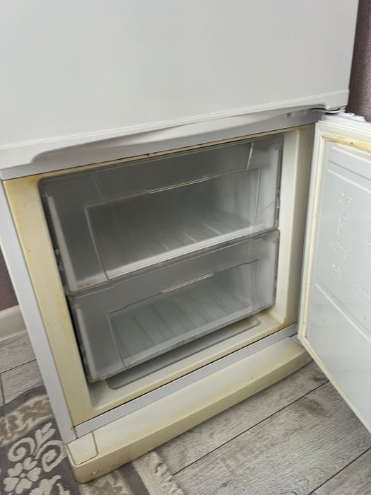 Холодильник Indesit