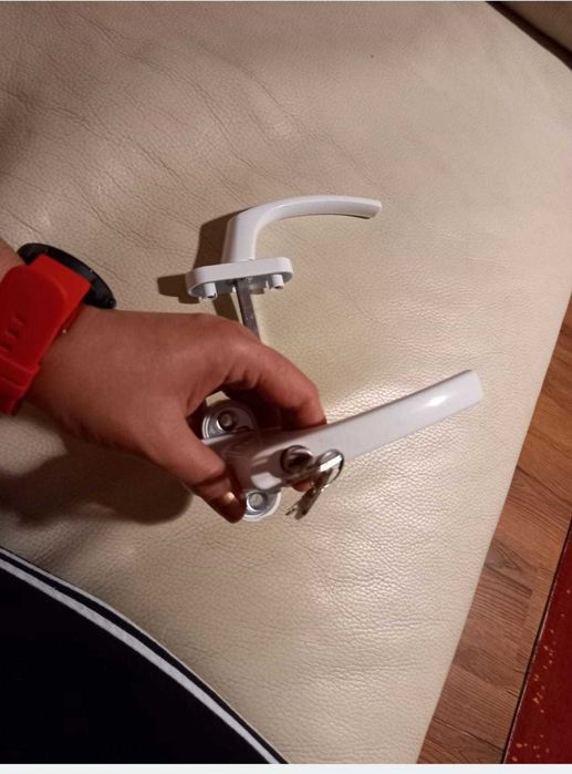 Mâner pt ușă de balcon cu cheie