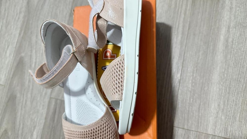 Продам новые кожаные детские сандали Турция