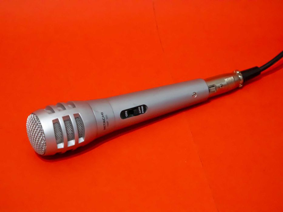 HITACHI HMP 505 Динамичен микрофон с XLR връзка за караоке, вокали и аудио запис