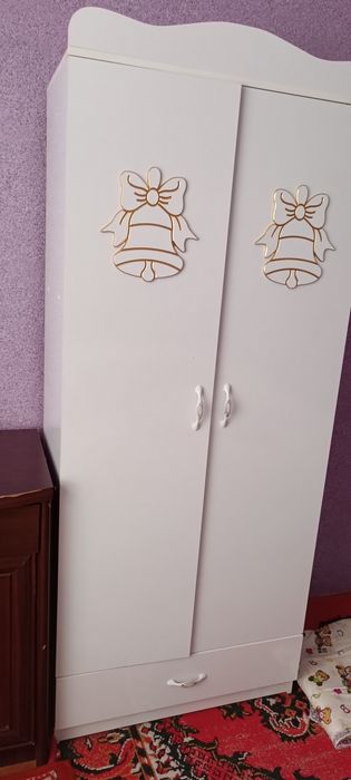 Detiskiy kravat va Shkafi yangi