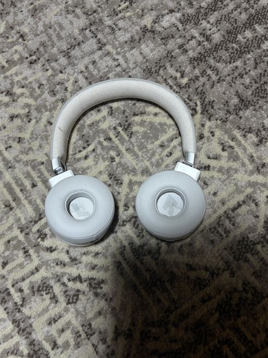 Casti JBL noi doar testate