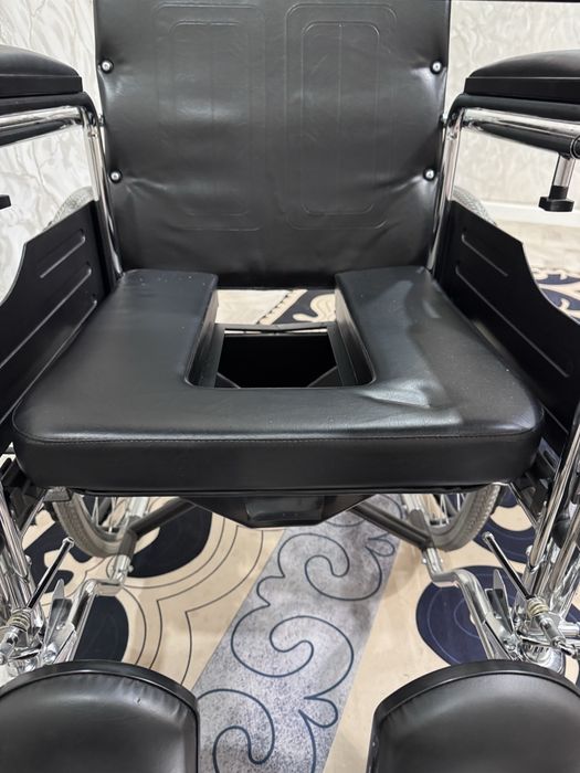 Инвалидная кресло -коляска с туалетом