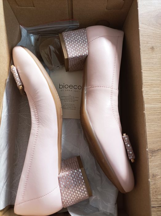 Pantofi cu toc mic