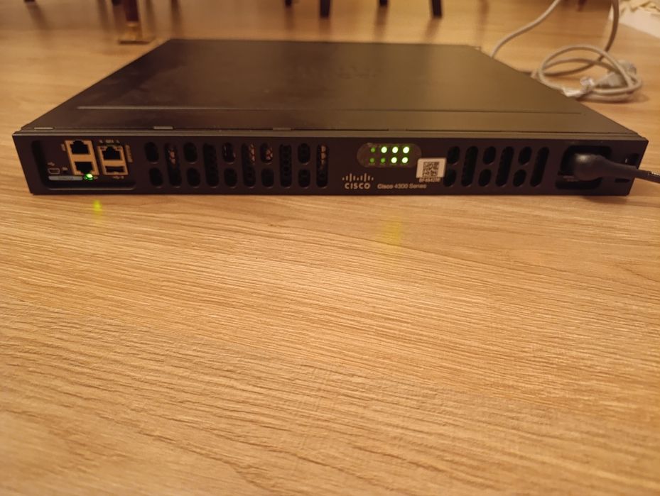 Cisco ISR 4331/K9 + UCS E-Series Сървърен модул + Switch модул