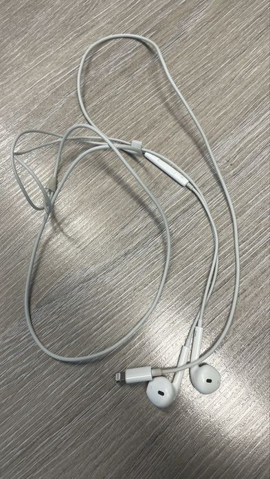 iPhone 12 Red 128gb + căști originale Apple si USB