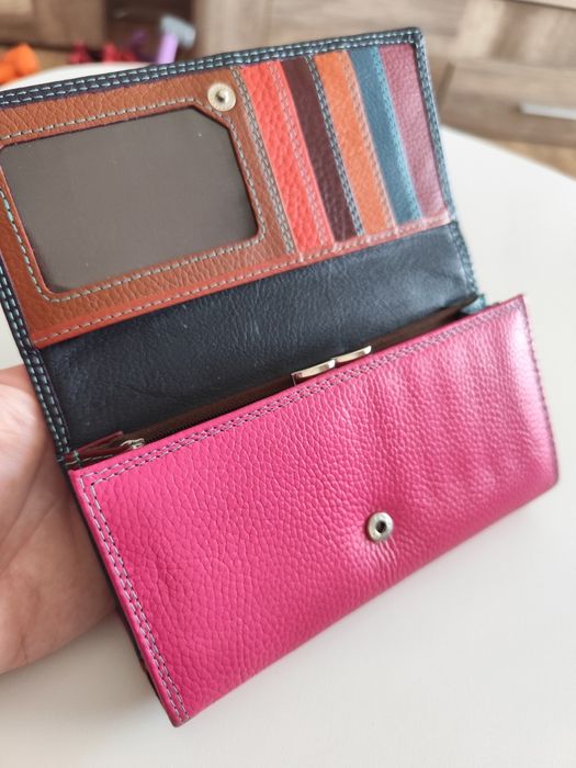 Дамски портфейли