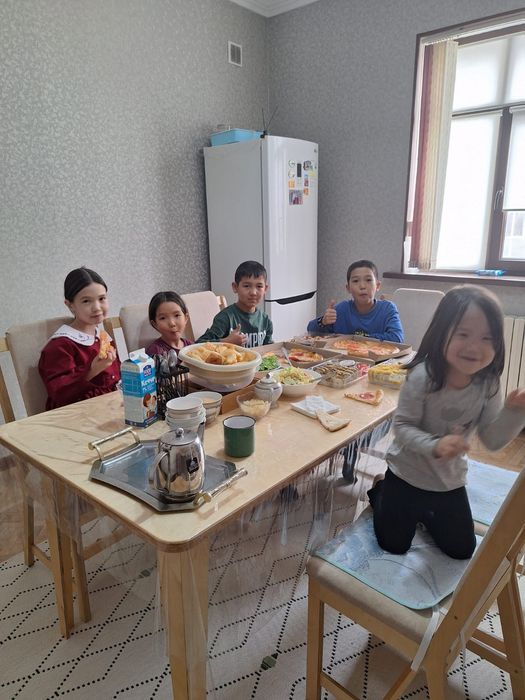 Продам стол с 6 стулями