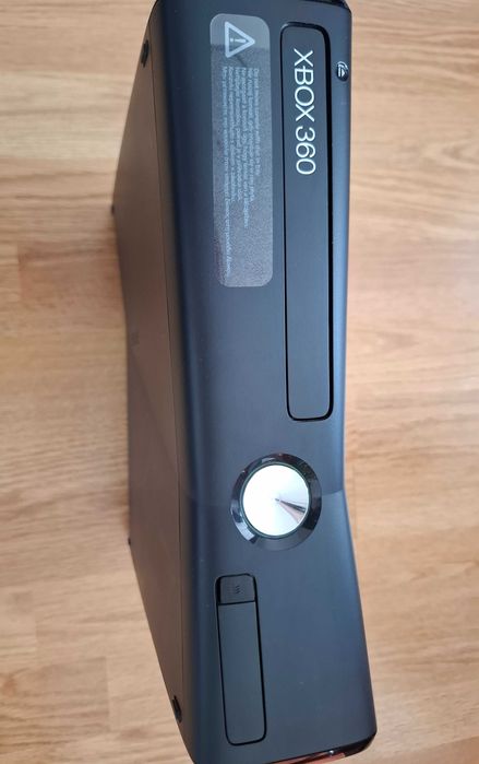 Vand XBOX 360 și jocuri