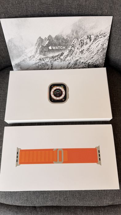 Apple Warch Ultra 49 mm, като нов, пълен комплект!