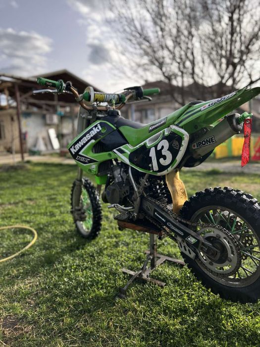 Продавам крос кавазаки кх 65 добро състояние