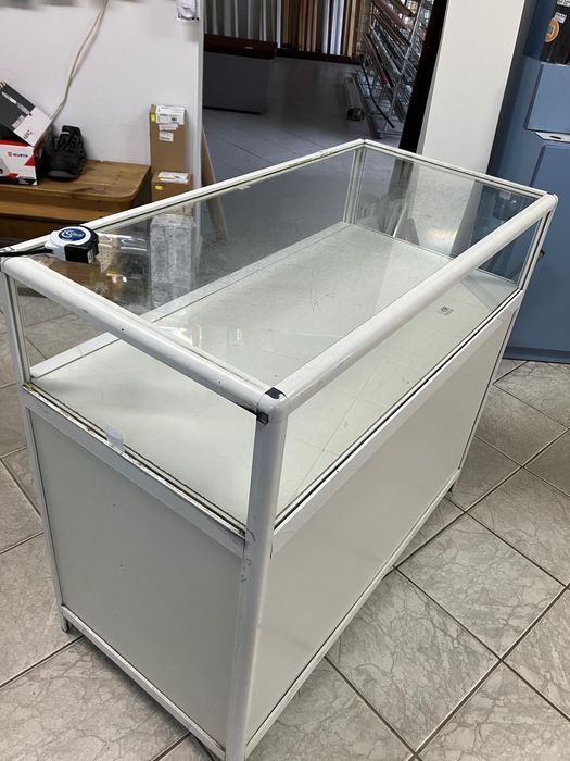 Стъклени витрини за магазин