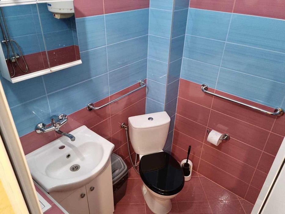 Дава се под наем Тристаен апартамент в Враца, Център - 70 кв.м за 382.5 € - Снимка #11