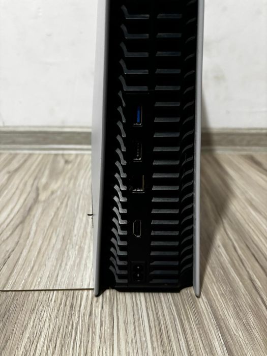 Продавам запазен ps5