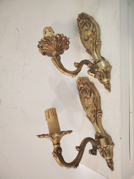 Superb set de aplice antice cu un braț  din bronz masiv in stilul francez Louis ,piese cu o lucrătură de o foarte mare finețe