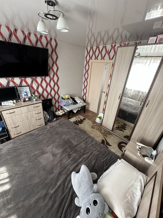 Спальный гаринитур , кровать