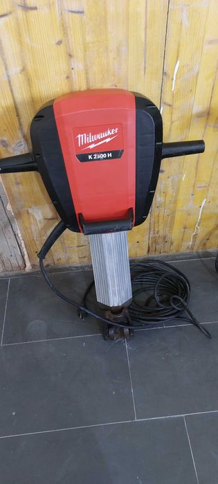 Ciocan demolator Makita si Milwaukee