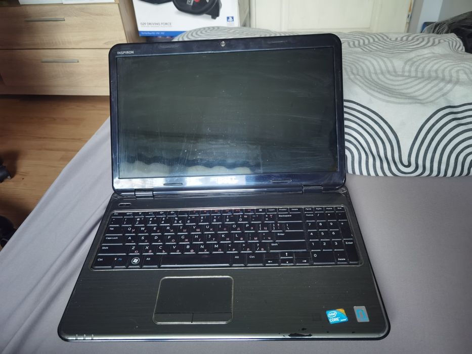 Лаптоп DELL.....