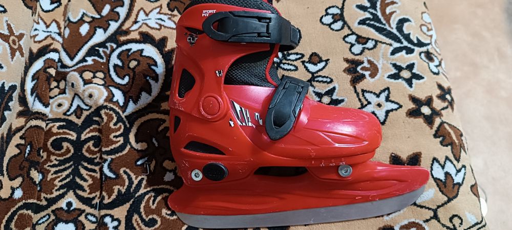 Дарю коньки детские