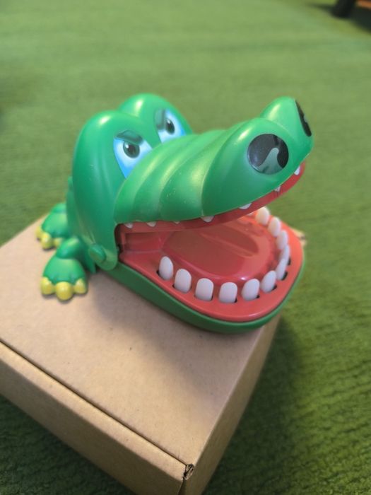 Игрушка крокодил