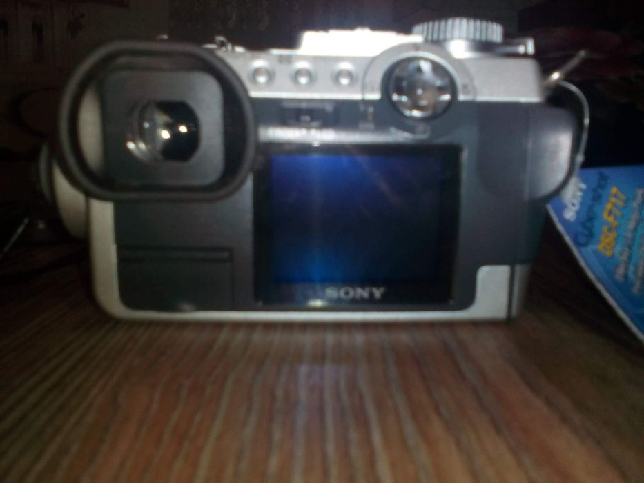 Срочно продам Сони F717