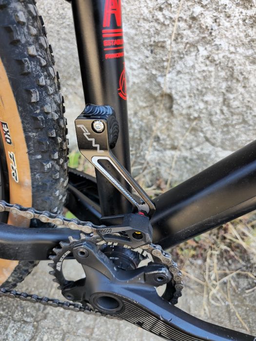 Боен твърдак Comencal Meta HT Am 27.5  Rockshox Pike 150mm  1x11 Sram проходни оси XT Спирачки Дропер пост