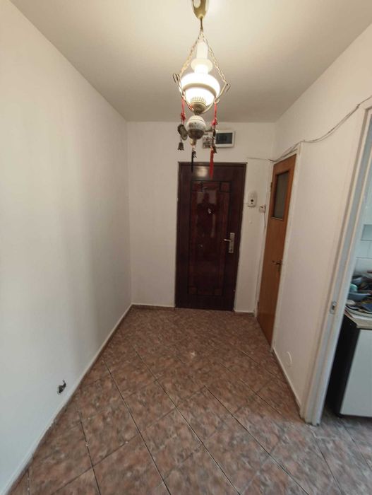 Proprietar vand apartament 3 camere la 7 minute de metrou, Emil Racovita, Piata Straduintei,  liber