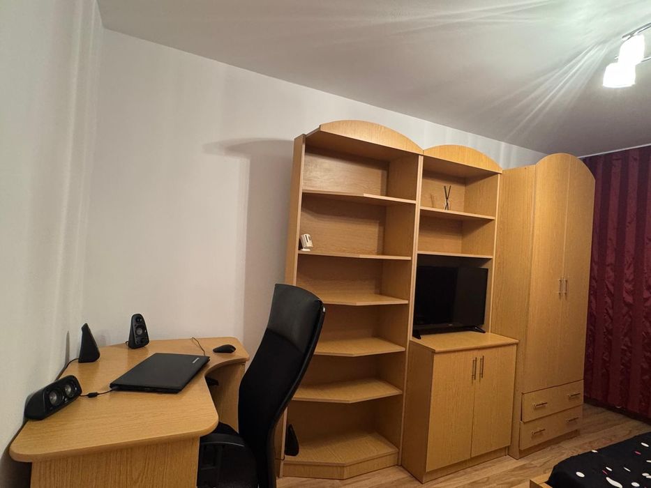 Vând set mobilier birou + dulap