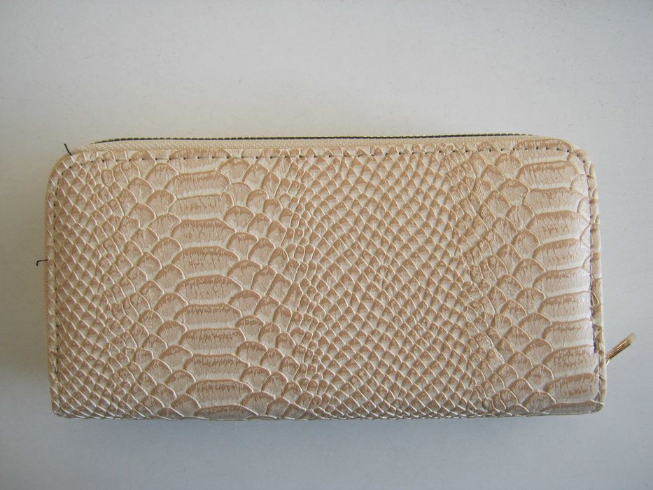 Дамски портмоне, Портфейл