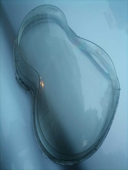 Продавам стъкло за десен фар