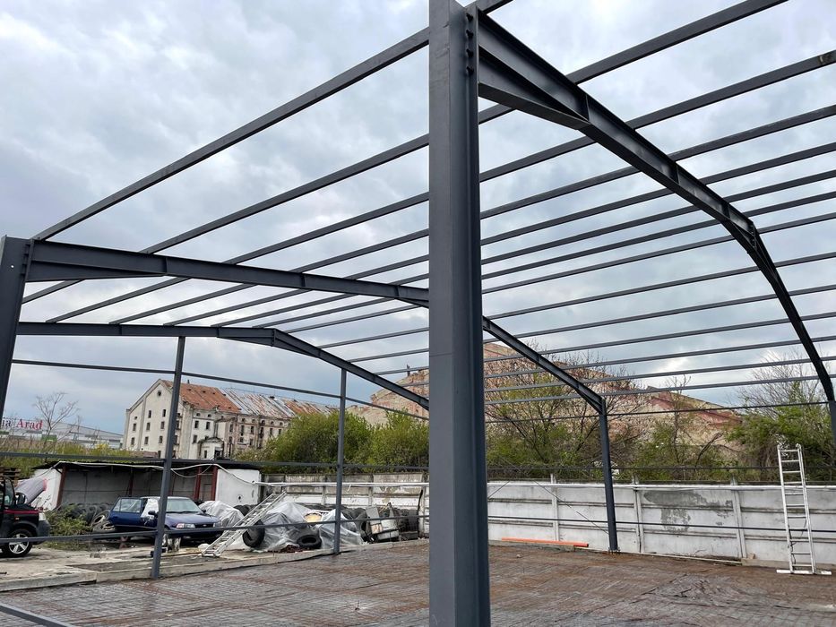 Vând hală metalica
