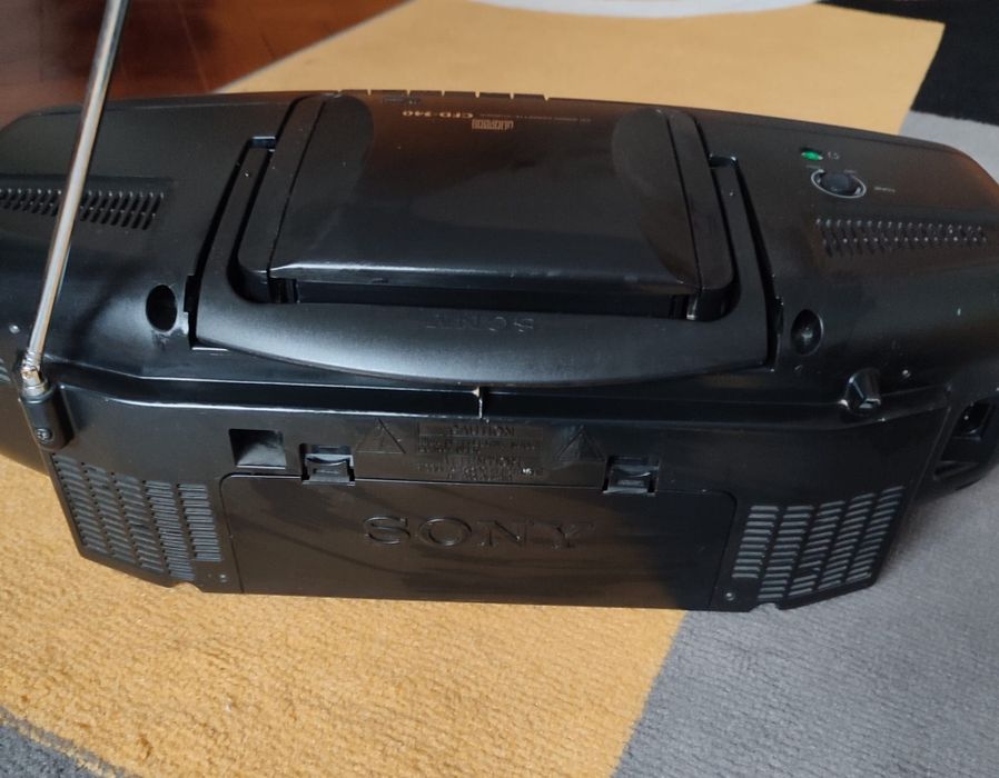 Vând casetofon Sony