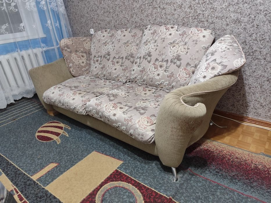 Диван мягкий, есть раскладной механизм