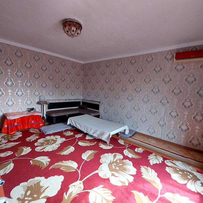 Sebzorda Kvartira  sotiladi 2/9/9