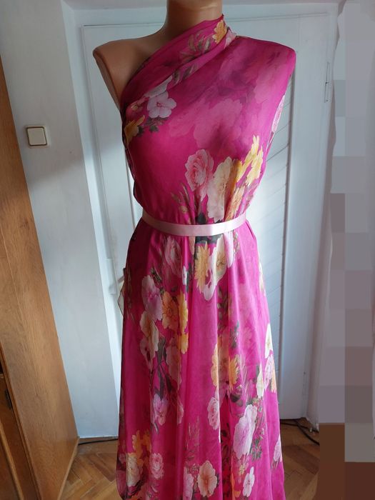 Splendida matase naturala 100% cu imprimeu floral exotic pe fond fucsia