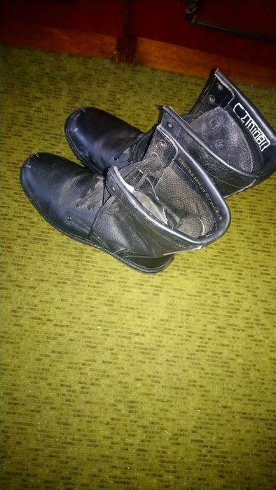 Продаю берцы осень весна