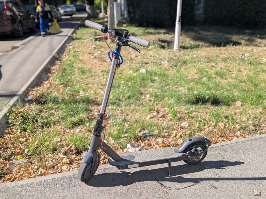 Trotineta electrica M365, viteza 31km, autonomie aproximativ 20 km