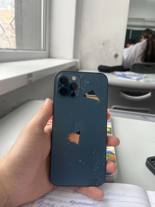 Iphone 12 pro, в хорошем состояние