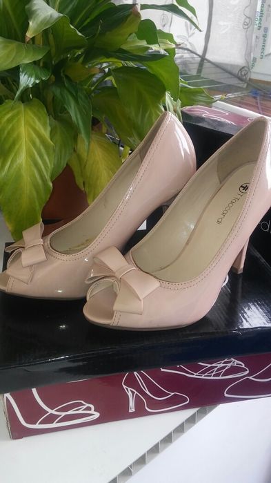 Продам туфли женские