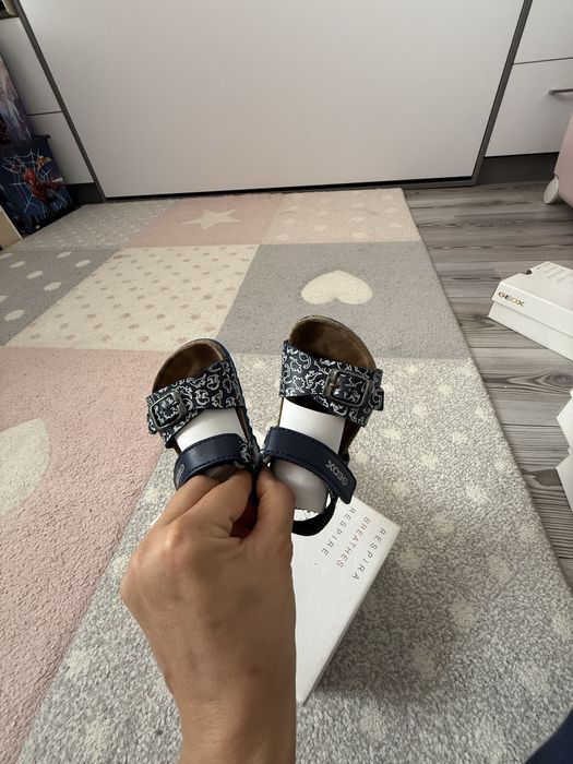 Vand sandale Geox, marimea 22, model baieti