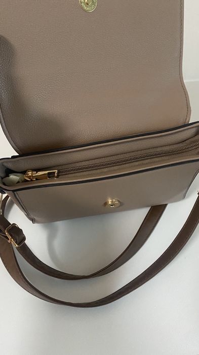 Компактна чанта