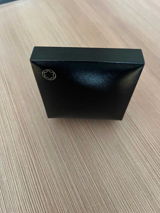 Butoni Montblanc din argint + o pereche de butoni cadou