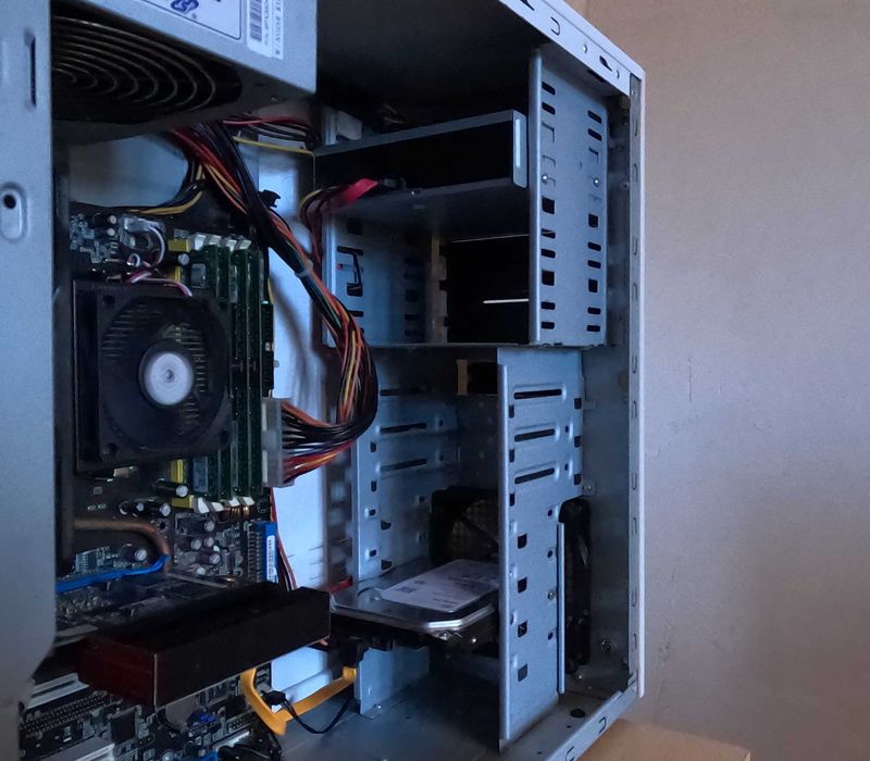 Calculator retro - perfect pentru jocuri vechi (gt620, 4 GB RAM, win7)