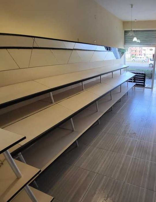 Дава се под наем Магазин в Бургас, Меден рудник - зона А - 34 кв.м за 225 € - Снимка #1